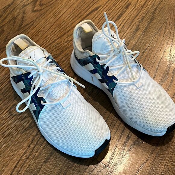 Adidas snickers. unisex. Big kid size 5,5 or Women 7 - Picture 2 of 7